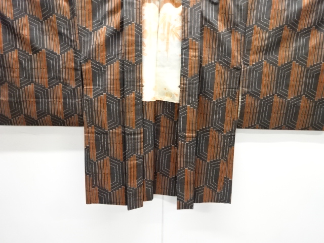  幾何学模様織り出し本場村山大島紬着物アンサンブル